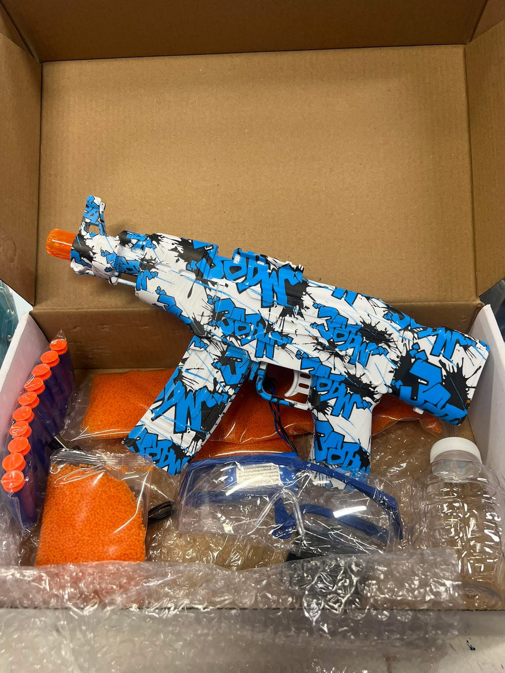 Gel blaster comes with Orbeez Gel Blasters (please note it does come in a plain white box)