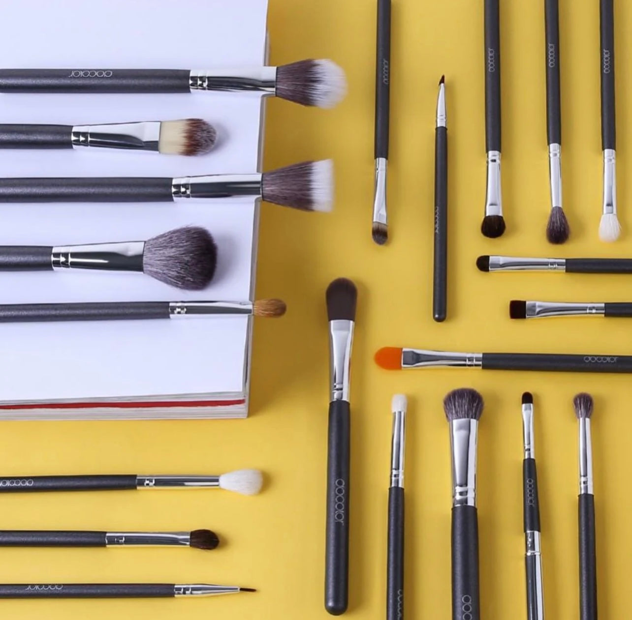 Studio Series Professional - 29 Pieces Book Makeup Brush Set